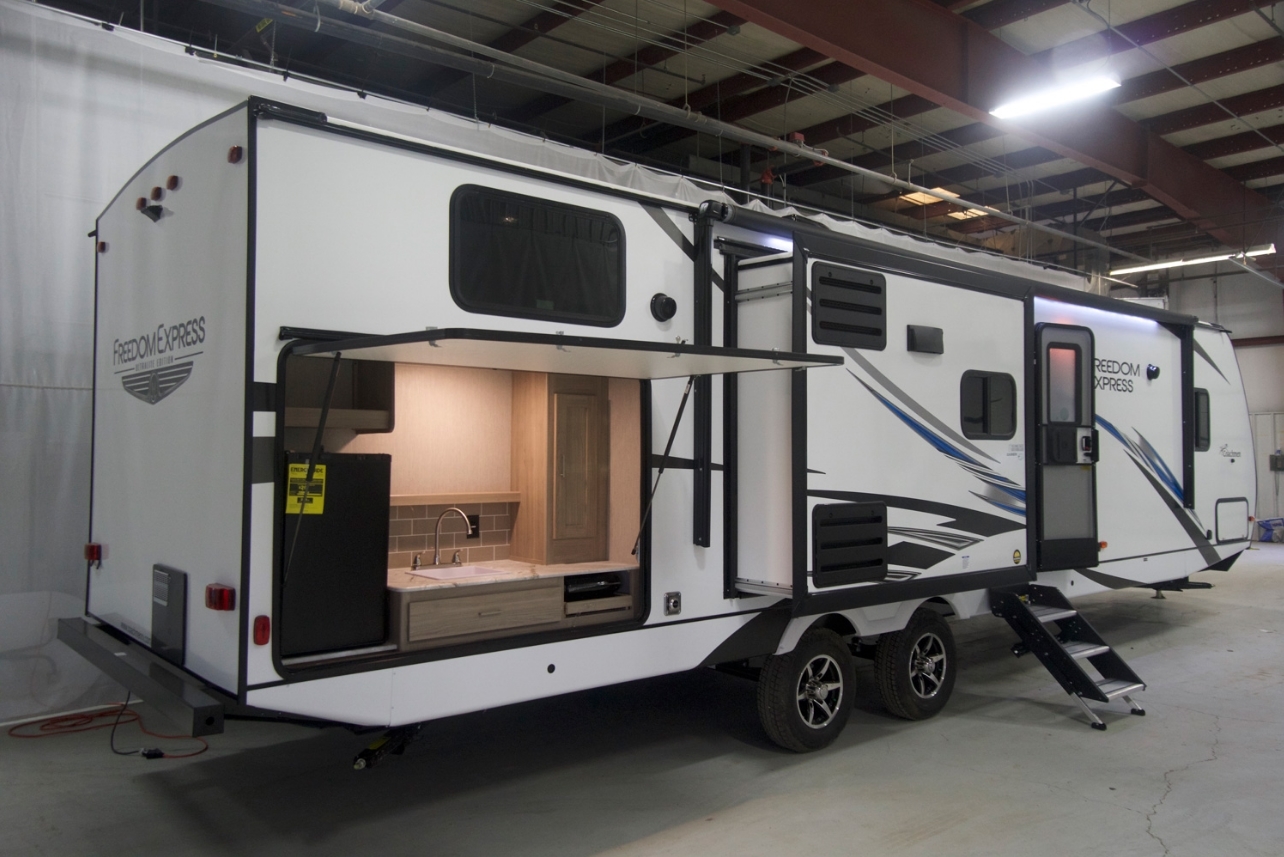 travel trailer with full outdoor kitchen