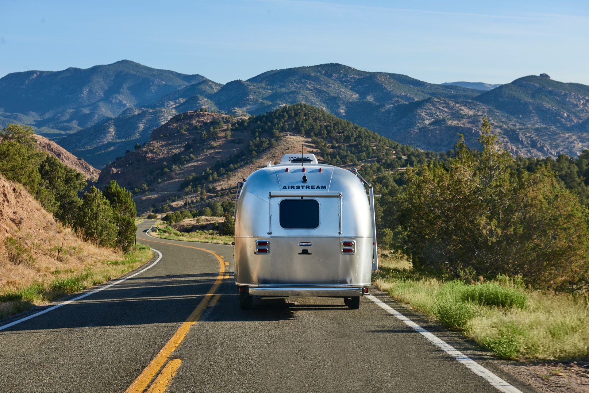 Average Airstream Weight (With 8 Examples)