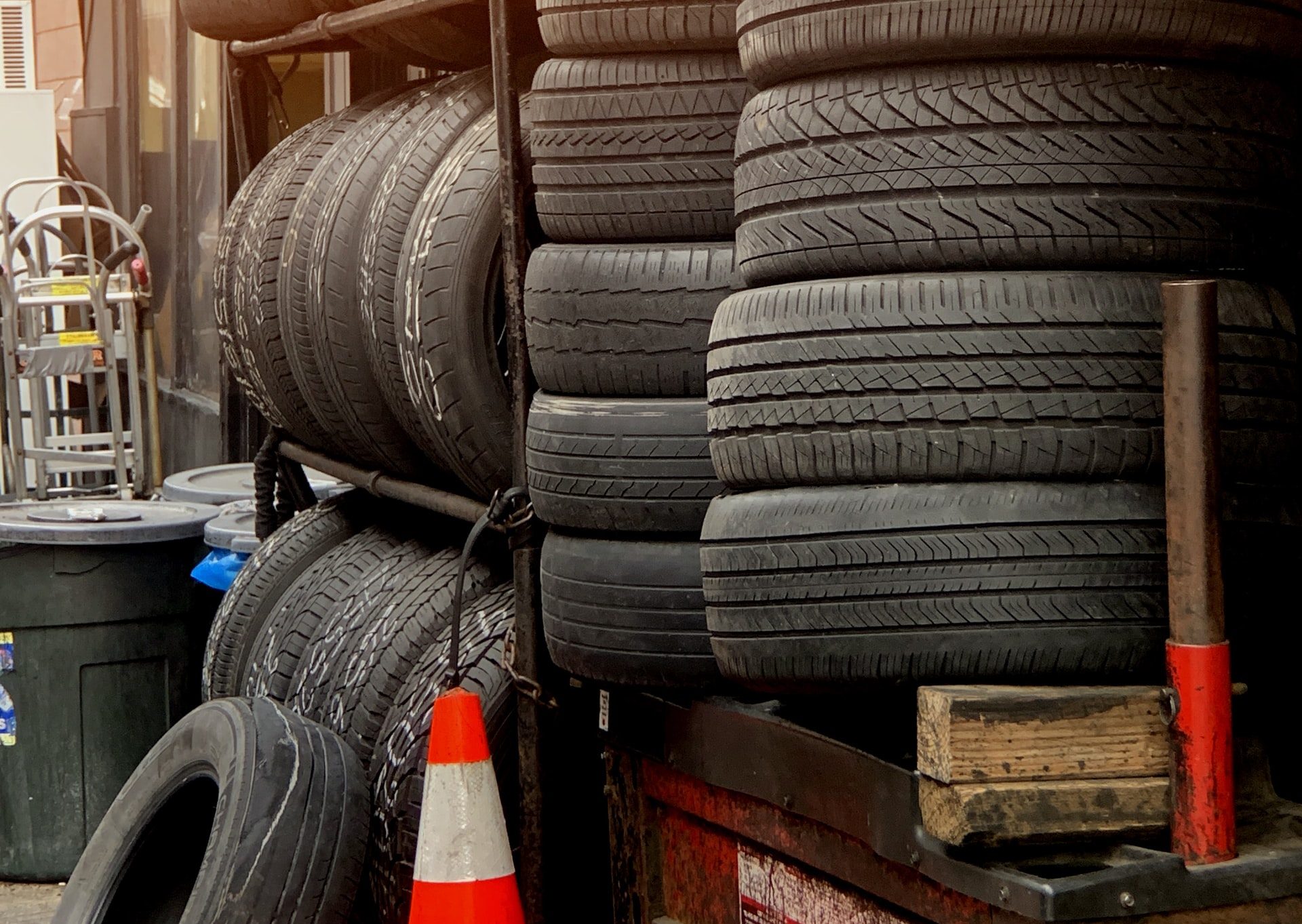 How Much Does a Tire Weigh? 10 Different Types Included
