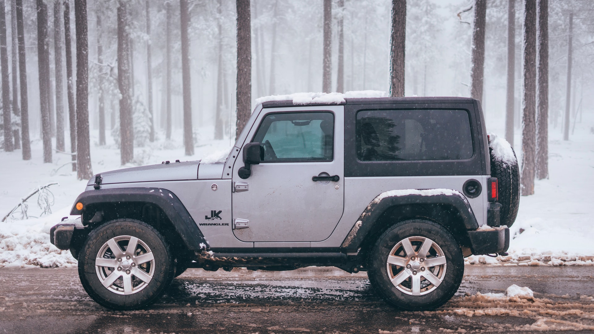 Jeep Wrangler JK in snow.