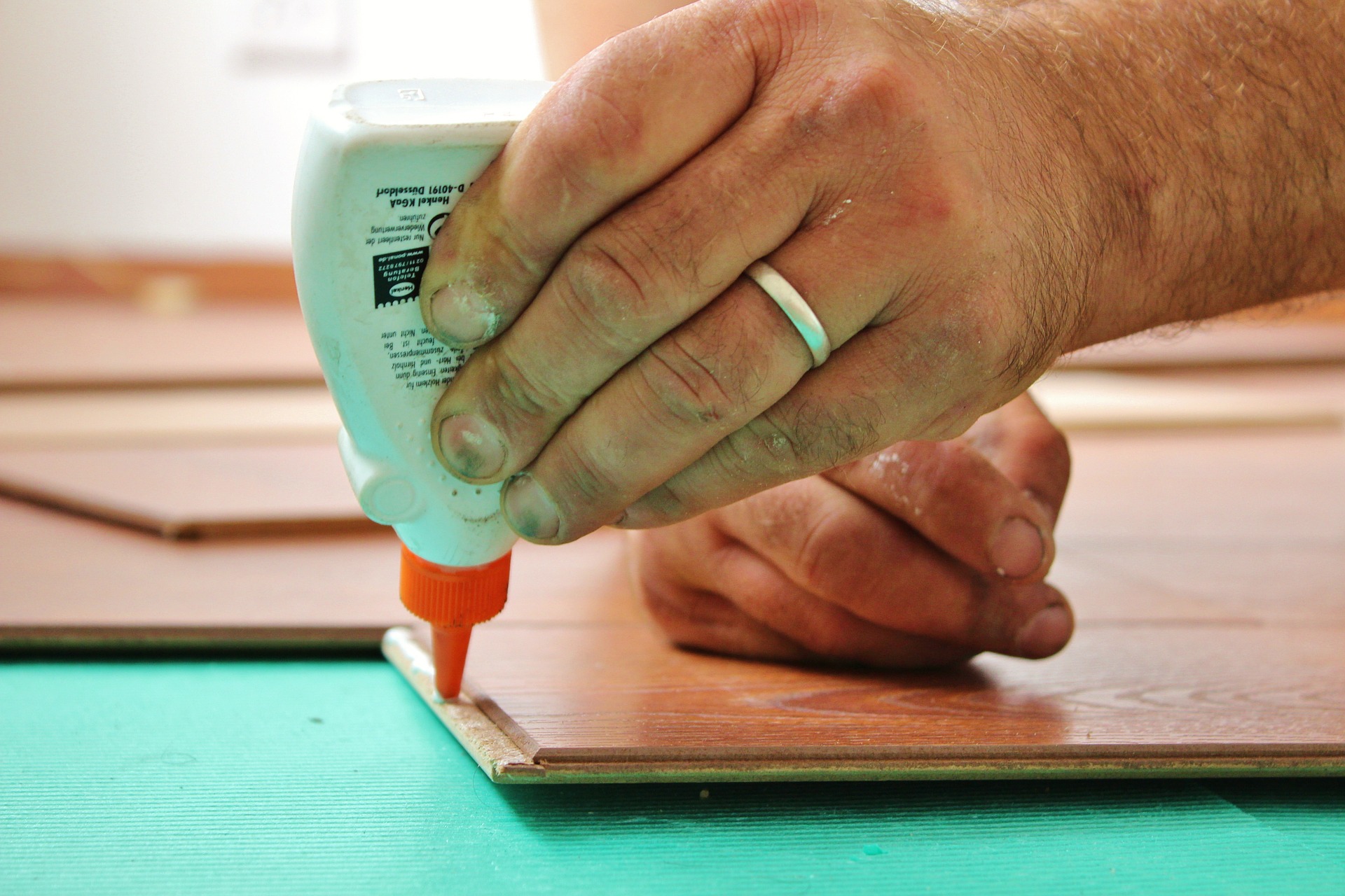 Wood Filler vs Wood Glue: Which Is Suitable for Your Application?