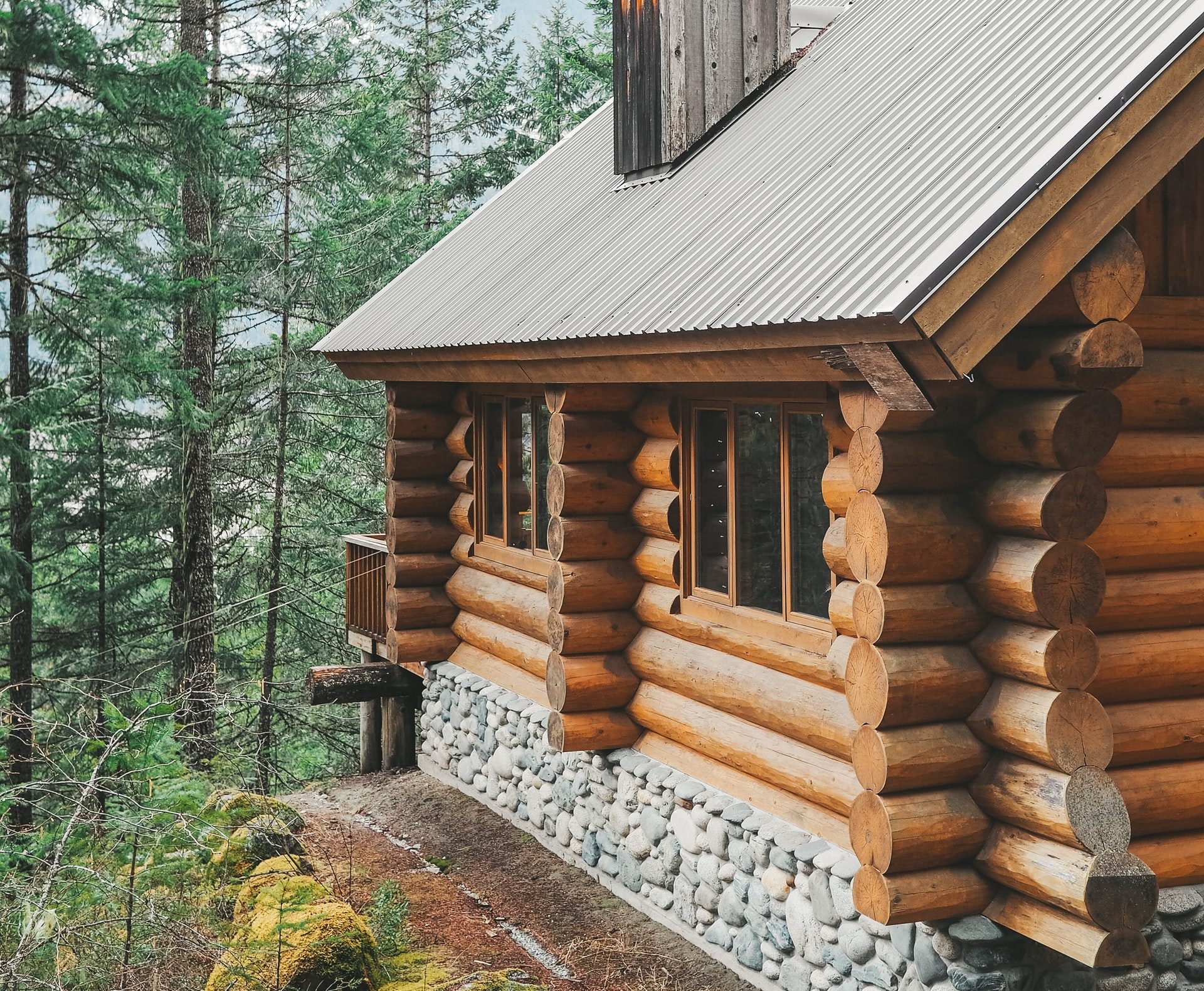 Do Logs Insulate Well? How to Get a Log Cabin to Hold Heat