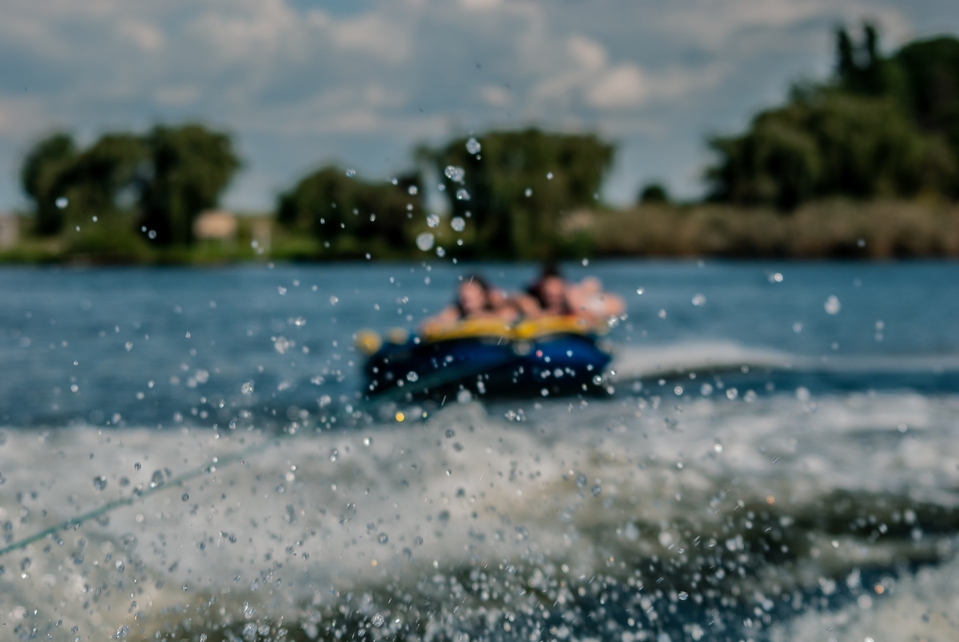 Can A Pontoon Boat Pull A Tube?