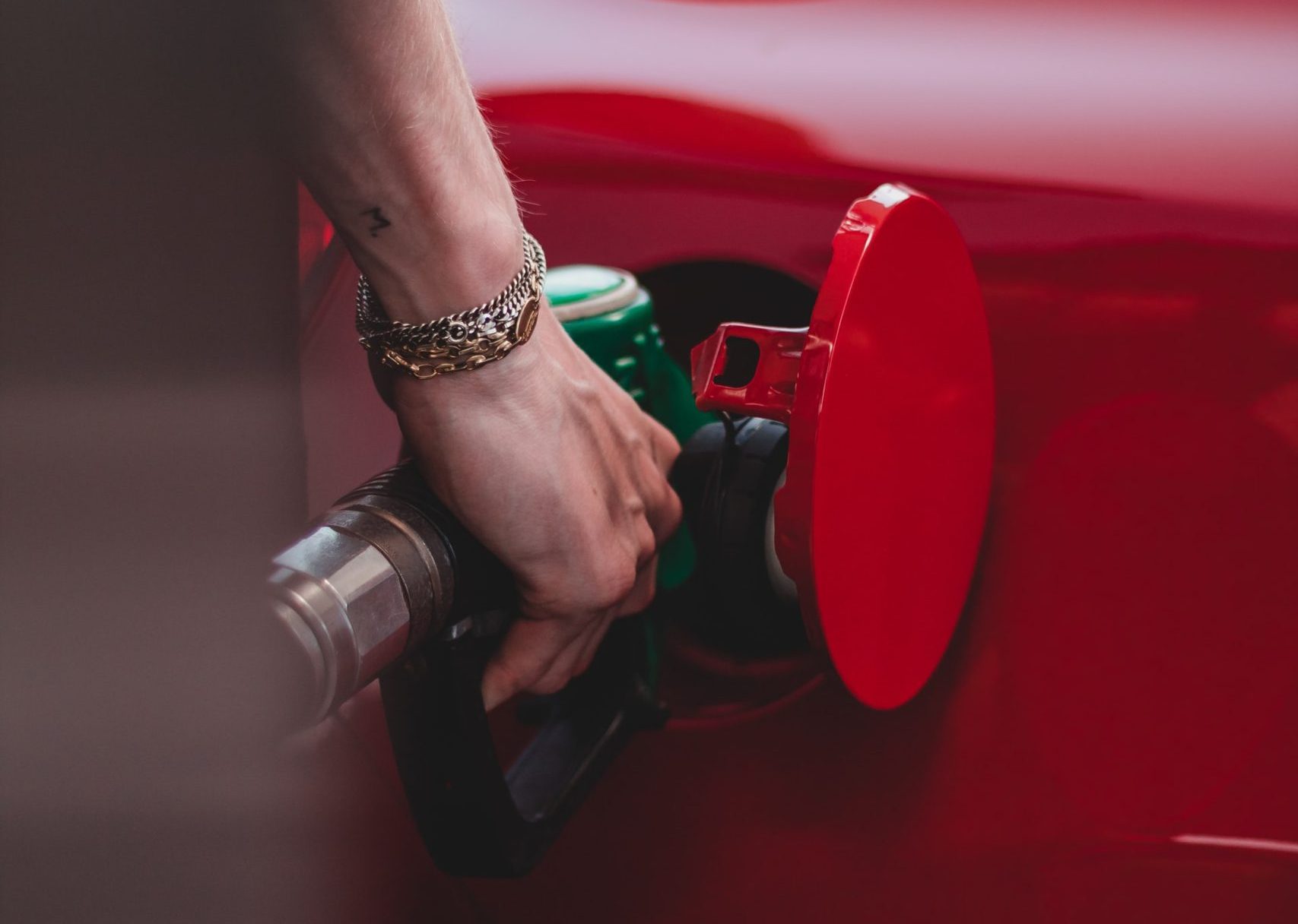 Seafoam vs. Lucas: Which Fuel Injector Cleaner Should You Choose?