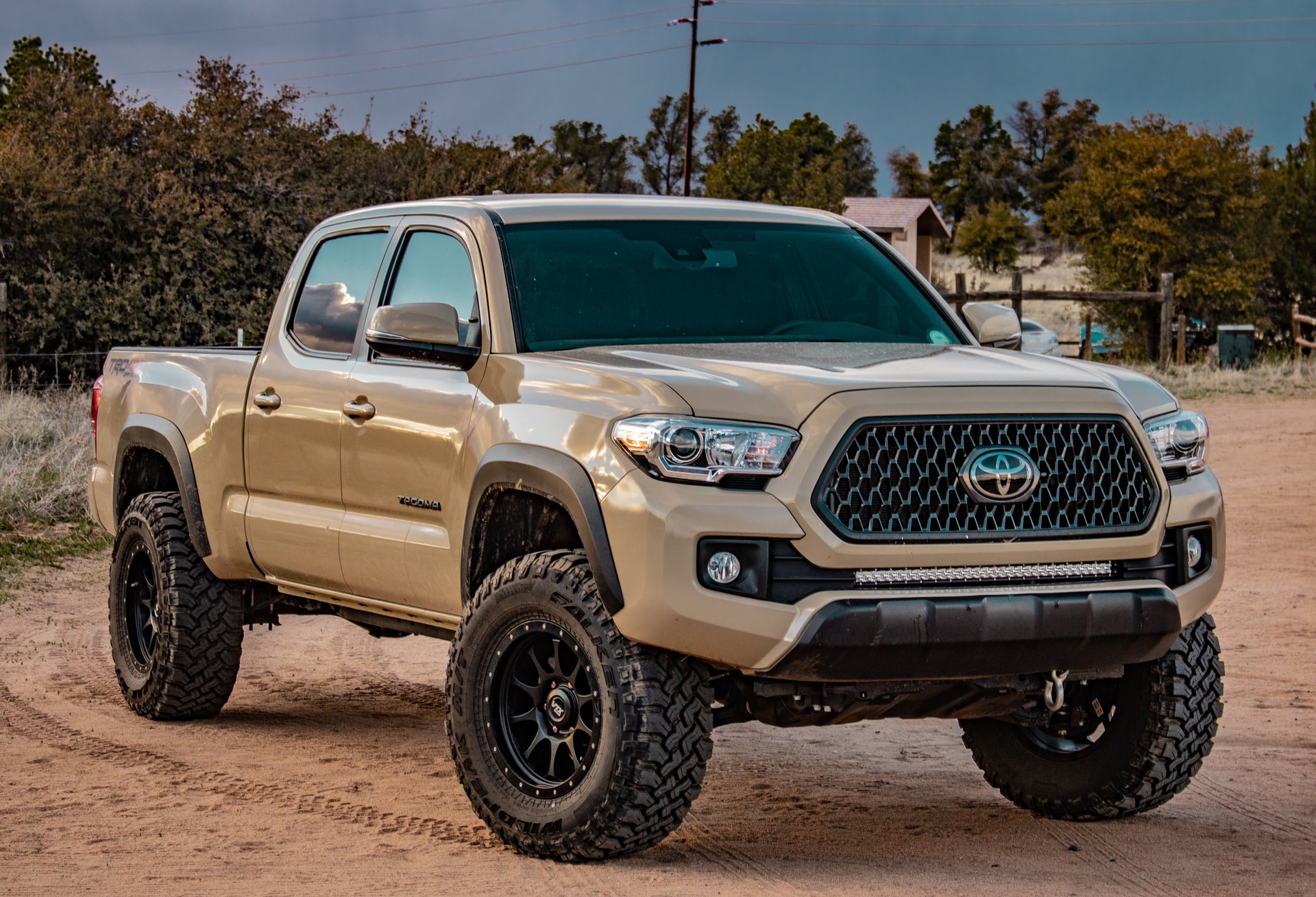 Jeep Wrangler vs. Toyota Tacoma: A Comparison