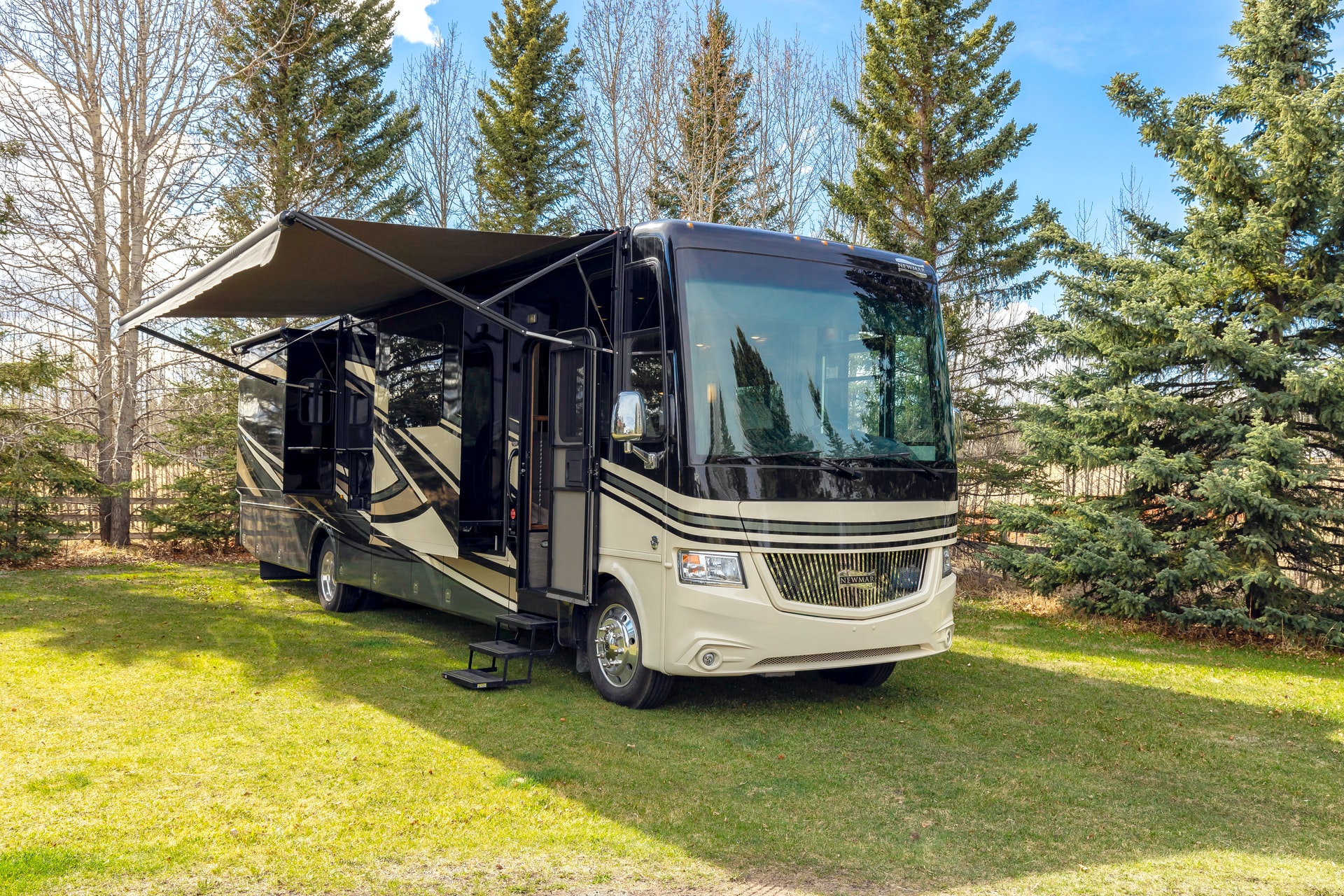 Can You Level RV With Slides Out?