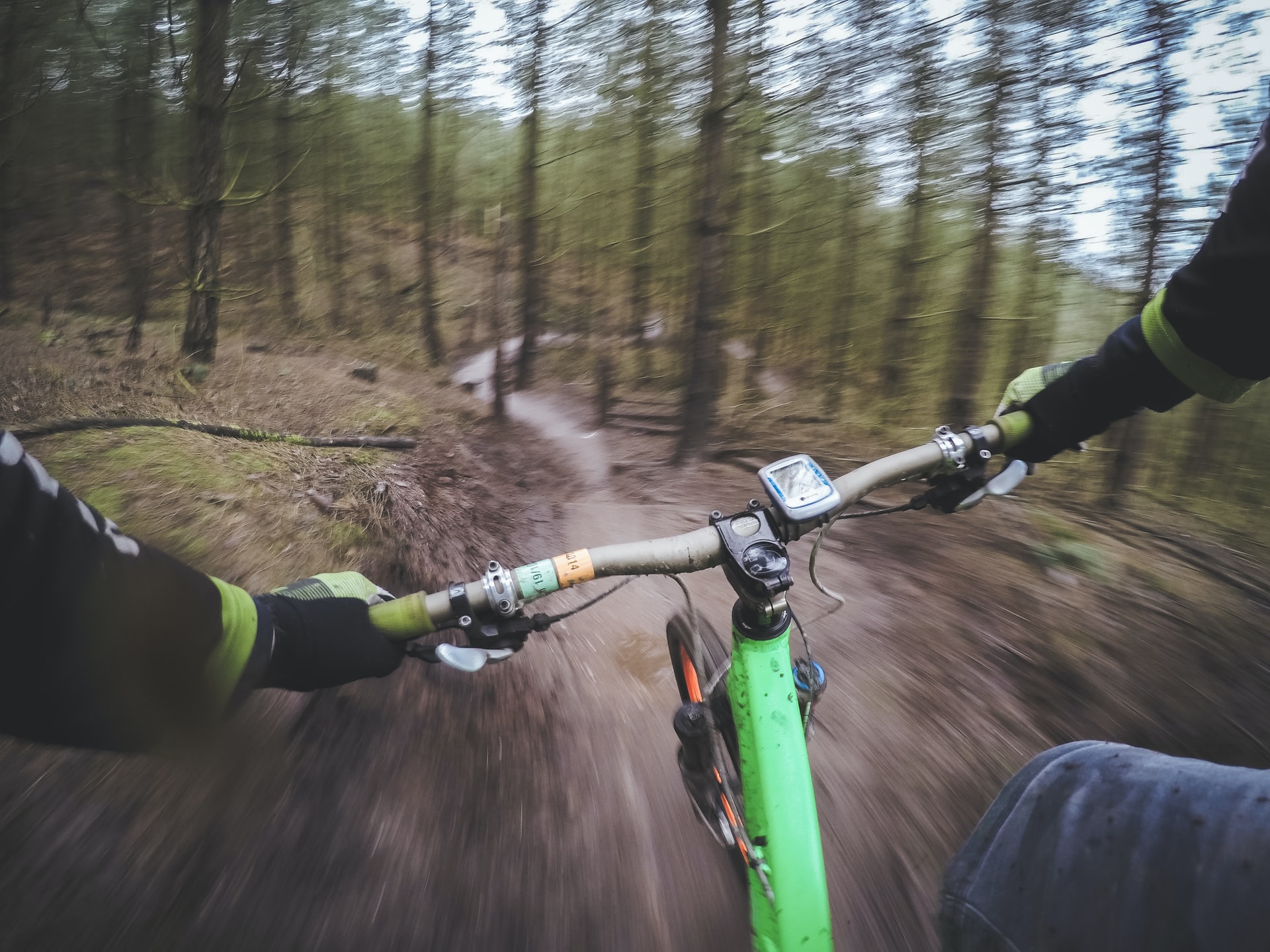 Dirt Bike vs. Mountain Bike – Everything You Need To Know